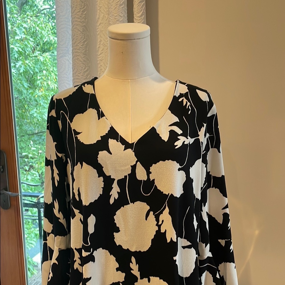 NWT Karen Kane Black and White Floral Dress Medium Flounce Sleeve - Picture 4 of 7